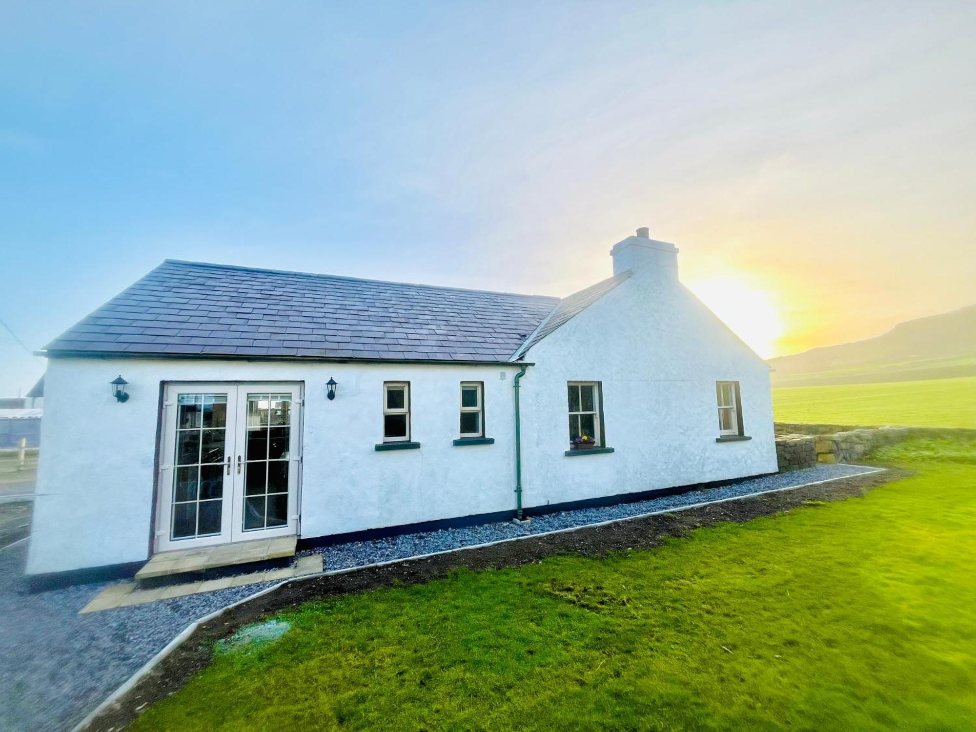 Dunnaglea Cottage, บาลลินทอย ภายนอก รูปภาพ