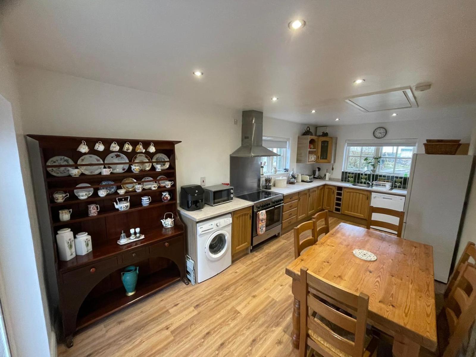 Dunnaglea Cottage, บาลลินทอย ภายนอก รูปภาพ