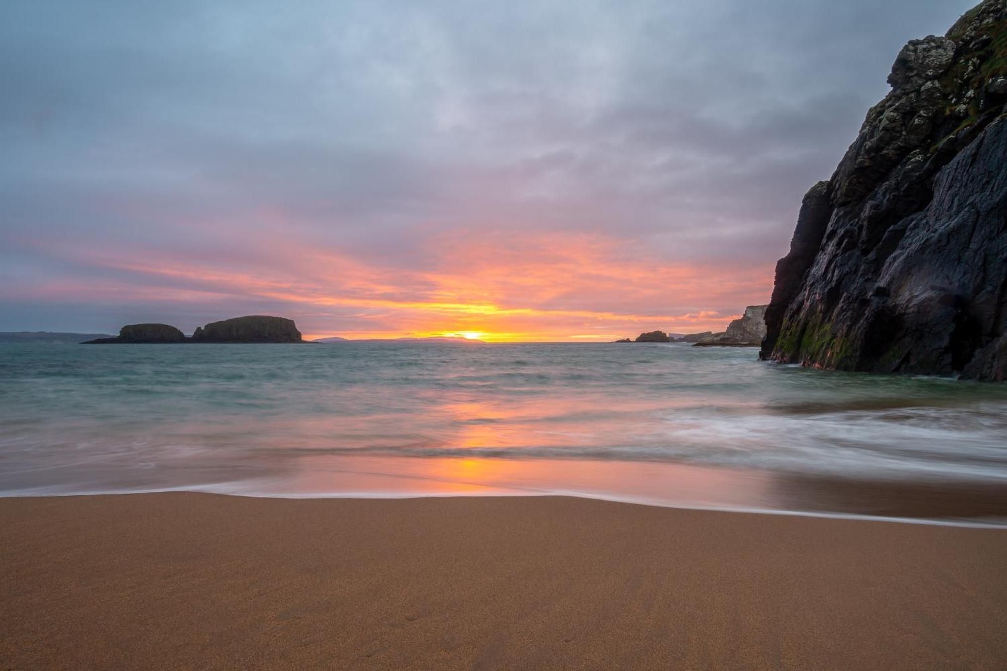 Dunnaglea Cottage, บาลลินทอย ภายนอก รูปภาพ