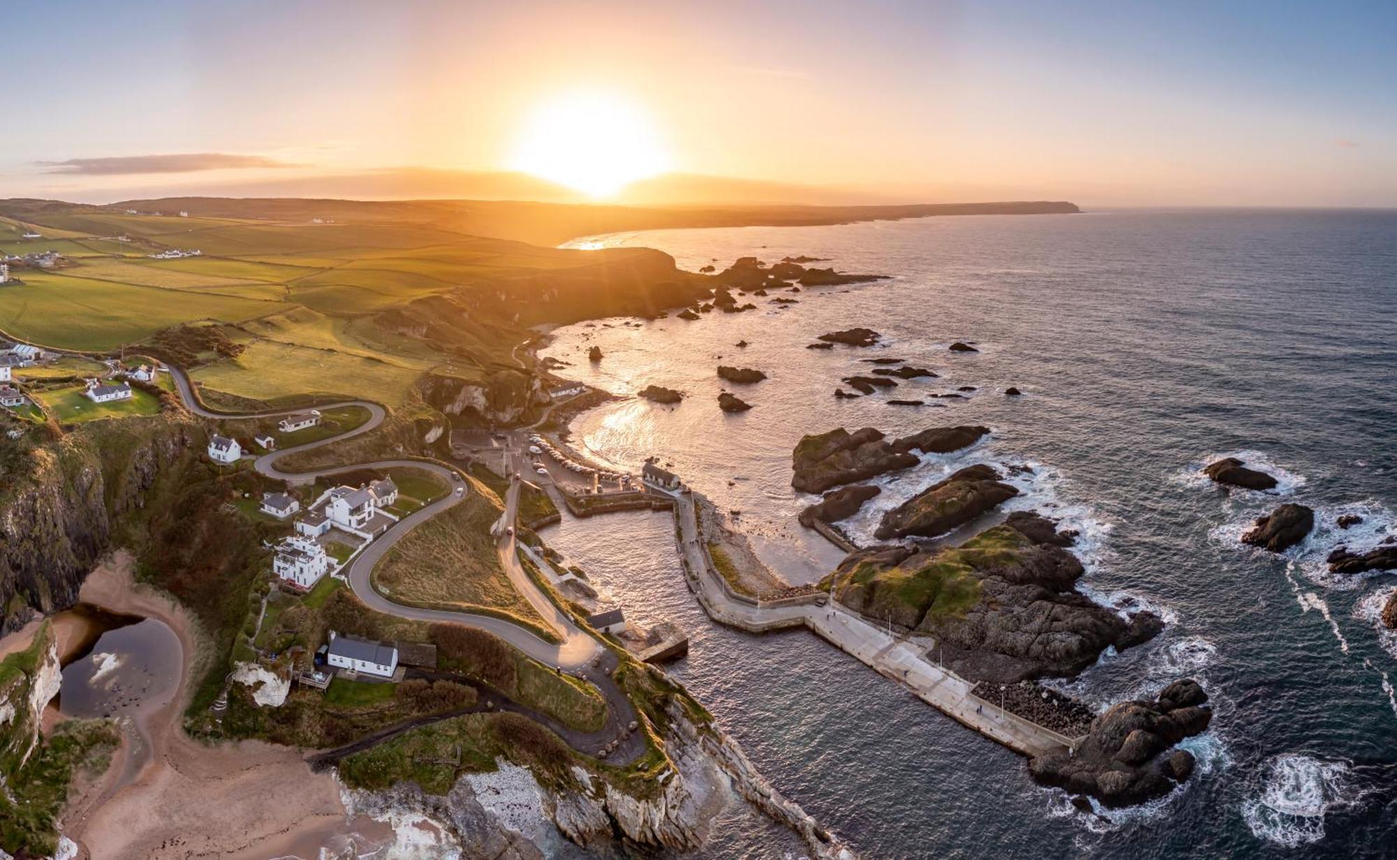 Dunnaglea Cottage, บาลลินทอย ภายนอก รูปภาพ